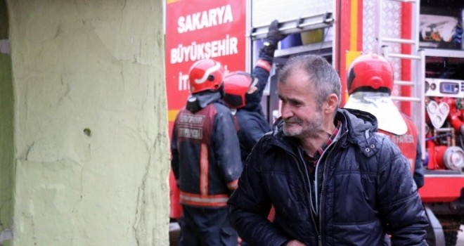  Yanan evinin önünde göz yaşlarına hakim olamadı