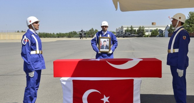 Diyarbakır'da şehit olan korucu için tören düzenlendi!