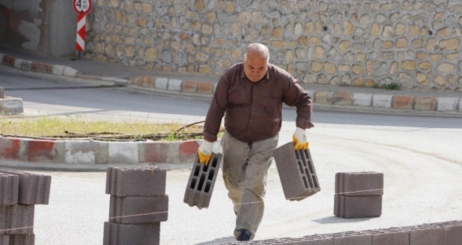 Tapulu malım' dediği alt geçidi trafiğe kapattı