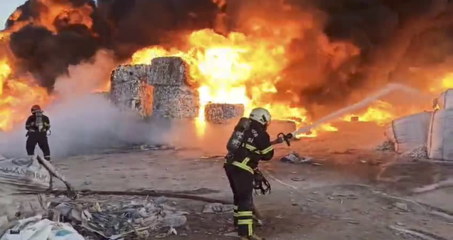 Şanlıurfa’da geri dönüşüm tesisinde yangın