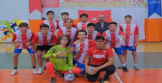 Onikişubat Belediyesi’nin Cumhuriyet Spor Şöleni’nde futsal heyecanı başladı